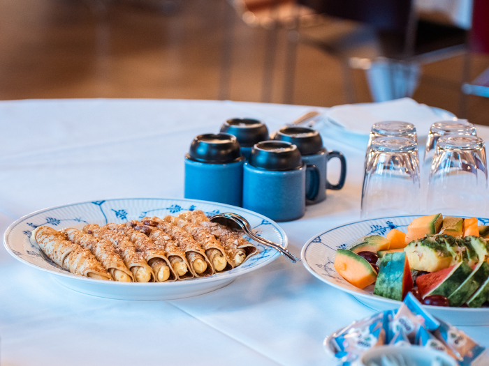 Rådhuspandekager på et bord.